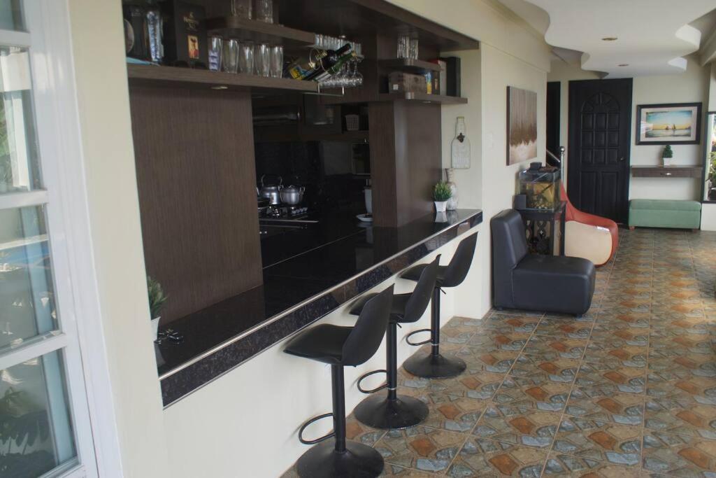 Avana Hills Tagaytay Villa Tagaytay City Exterior foto